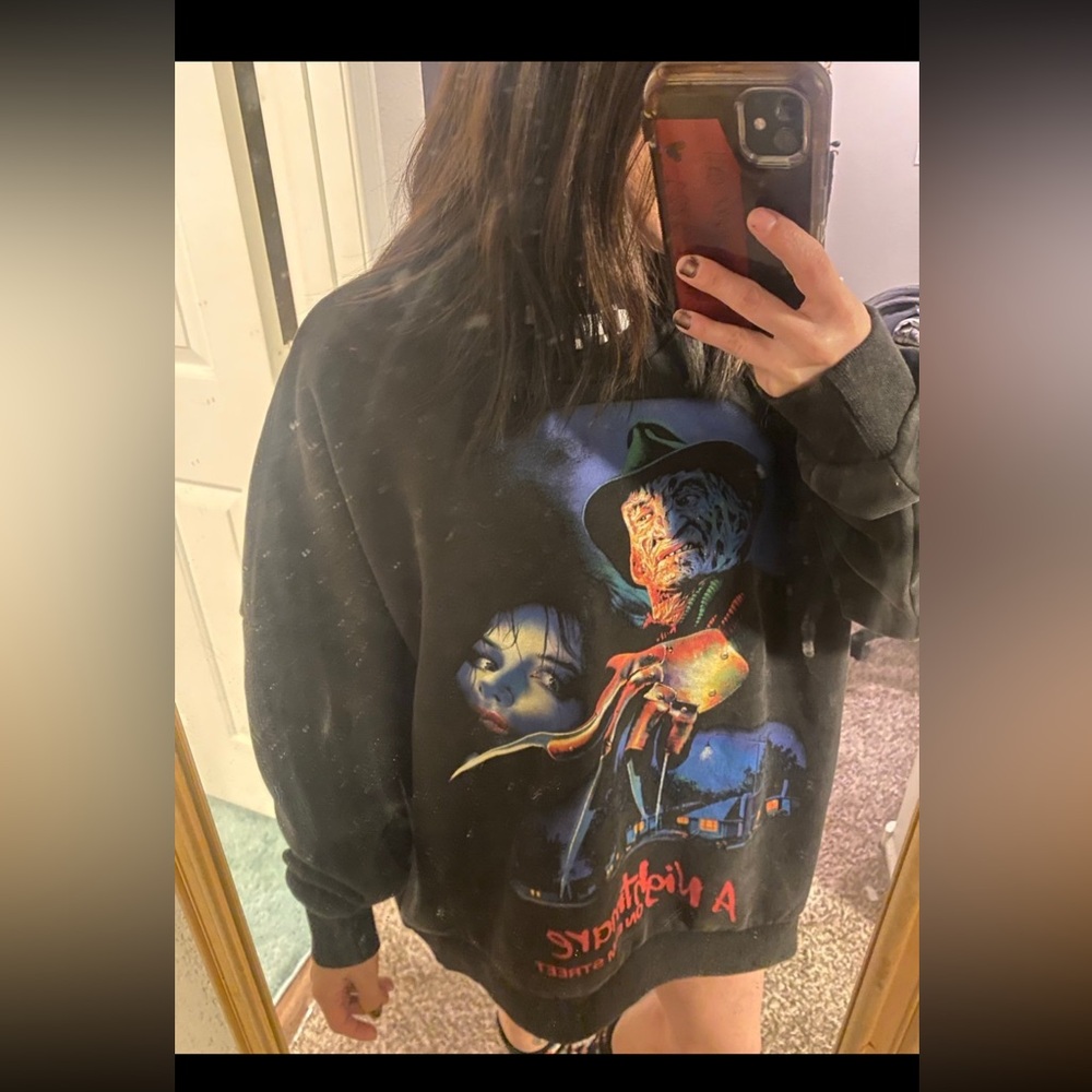 Cozy nightmare on Em Street sweater crewneck Halloween horror - Picture 3 of 3